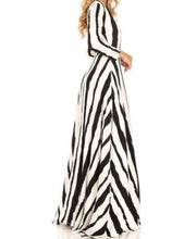 Load image into Gallery viewer, Black and White Stripped Maxi Dress
